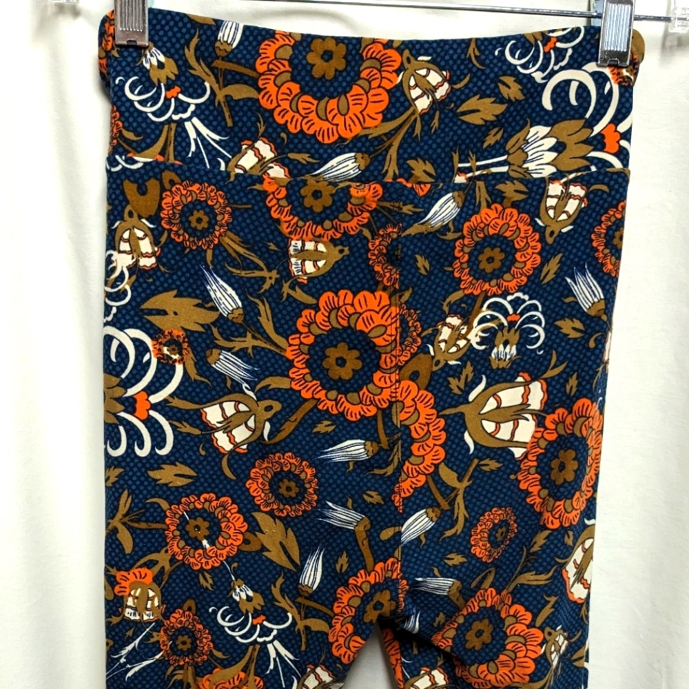 LulaRoe Tall & Curvy Leggings